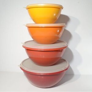 TUPPERWARE Set of 4 Wonderlier bowl with lid USA 237, 236, 235 and 234